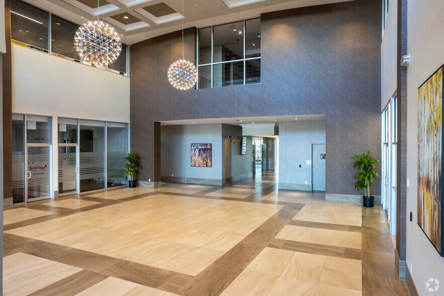 More Photos Of 218 Export Blvd, Mississauga Office For Sale