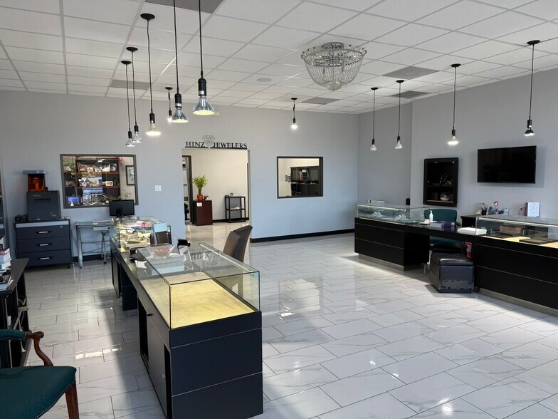 More Photos Of 6504-6510 Highway 90A, Sugar Land Freestanding For Lease