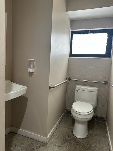 More Photos Of 811 W Gardena Blvd, Gardena Loft Creative Space For Lease