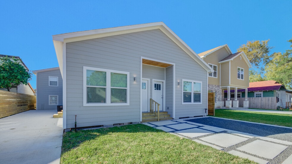 More Photos Of 2620 Delafield St, Houston Apartments For Sale