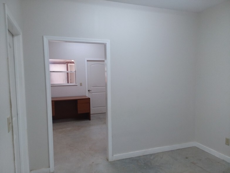 More Photos Of 23703 Interstate 35, Kyle Warehouse For Lease