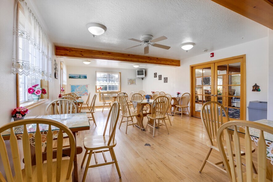 More Photos Of 2019 N Poplar St, Leadville Hotel For Sale