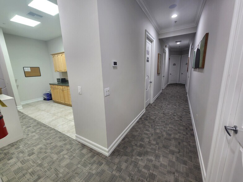 More Photos Of 8891 Brighton Ln, Bonita Springs Loft Creative Space For Sale