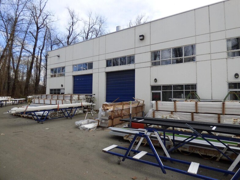 More Photos Of 8104 Evans Rd, Chilliwack Manufacturing For Sale