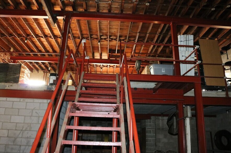 More Photos Of 113 S Dean St, Adrian Service For Sale