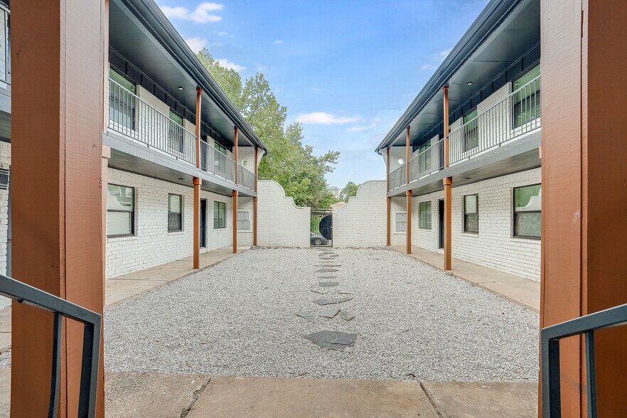 More Photos Of 1150 S Quaker Ave, Tulsa Apartments For Sale
