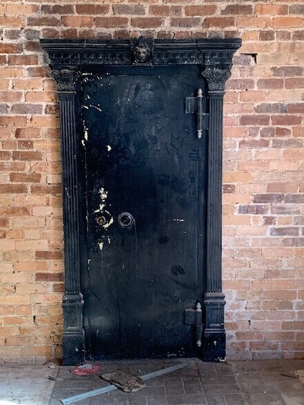 More Photos Of 203 Woodrow St, Pickens Industrial For Sale