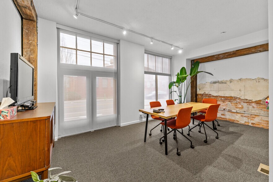 More Photos Of 330 N College Ave, Indianapolis Office For Sale