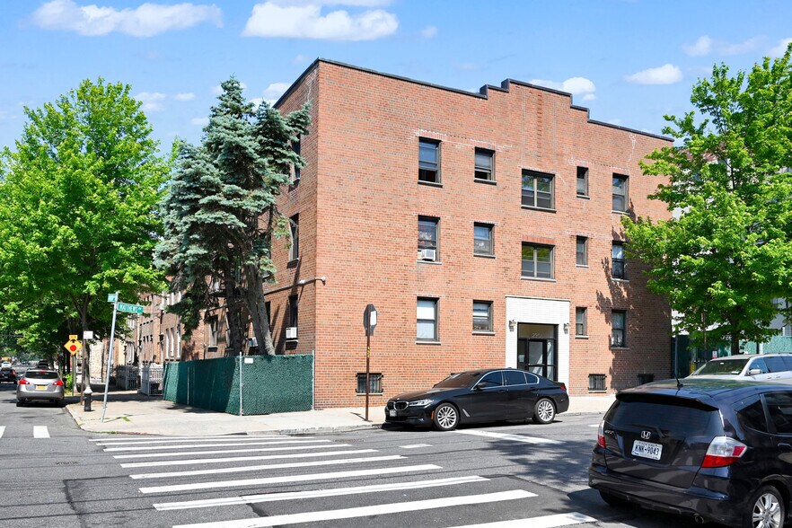 More Photos Of 2901 Matthews, Bronx Apartments For Sale