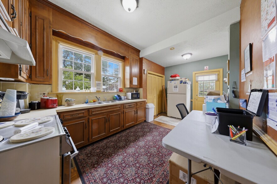 More Photos Of 18697 Forest Rd, Lynchburg Office For Sale