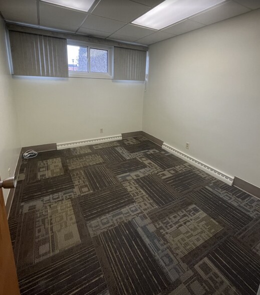 More Photos Of 936 Church Ave, Saint Charles Office For Sale