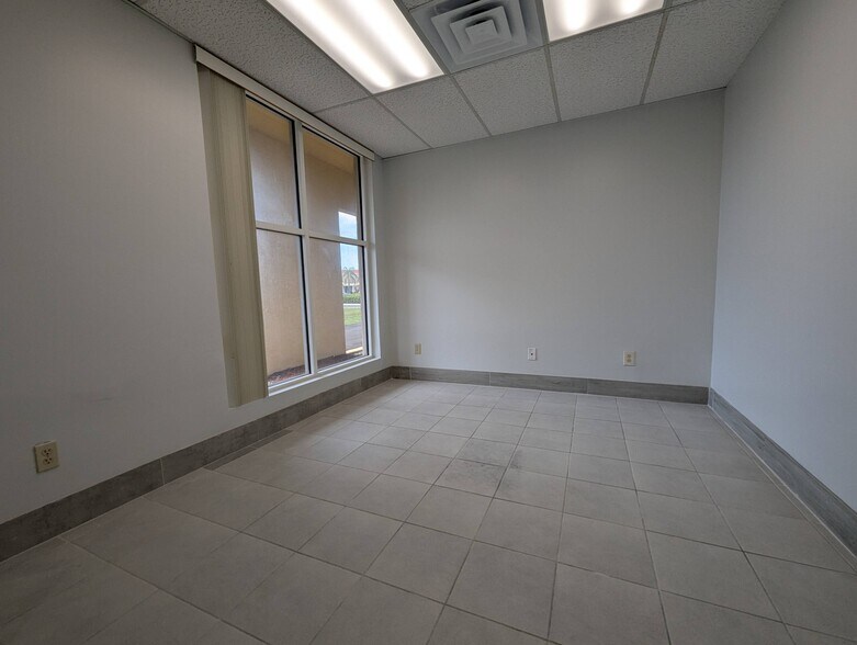 More Photos Of 701 NW Federal Hwy, Stuart Medical For Lease