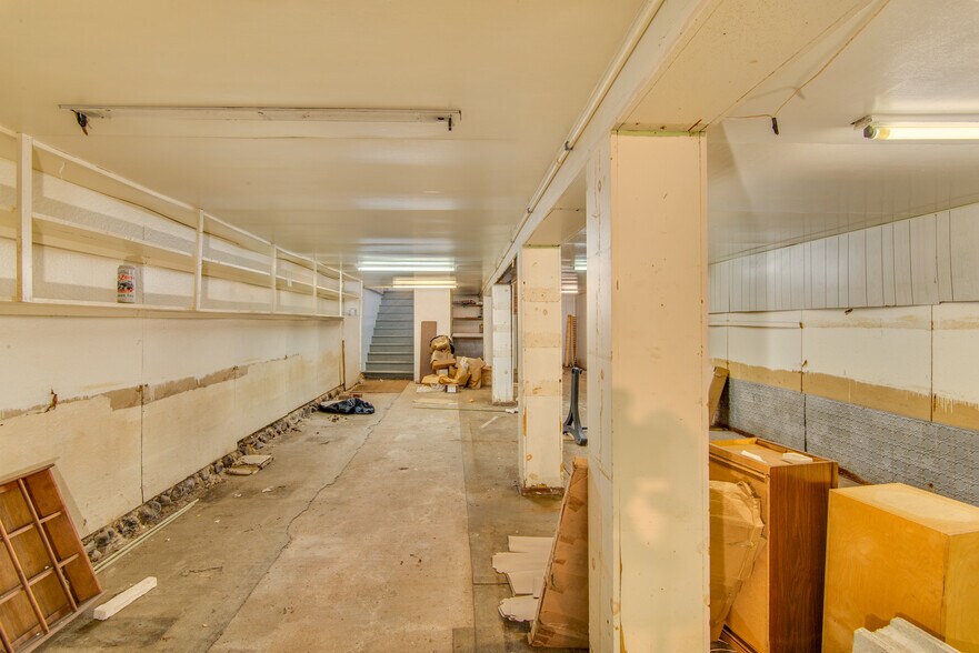 More Photos Of 128-130 N Mill St, Saint Louis General Retail For Sale