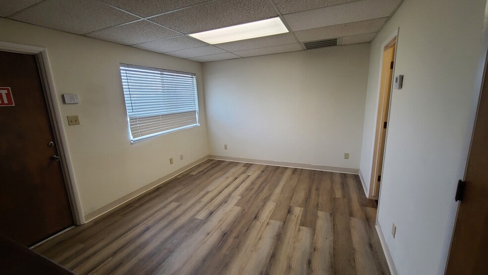 More Photos Of 215 China Grade Loop, Bakersfield Medical For Sale