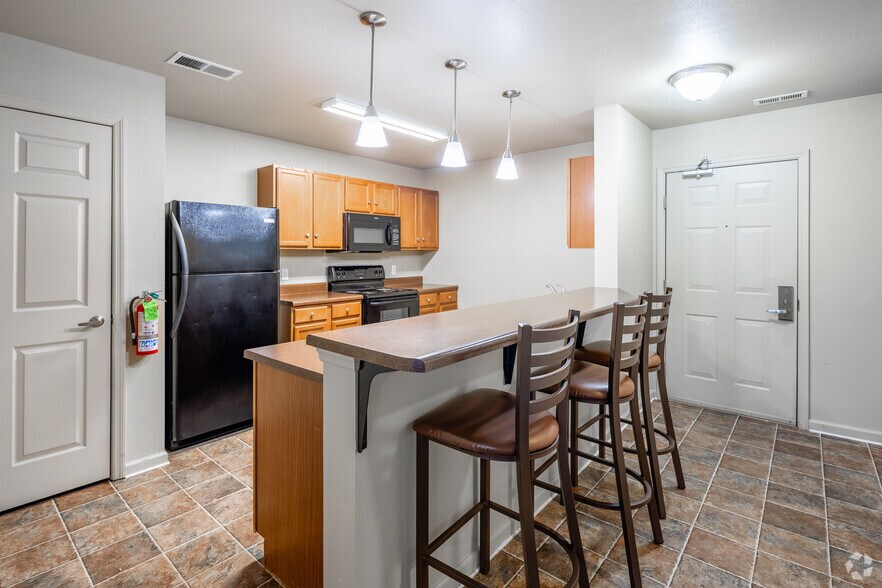 More Photos Of 500 Saluki Blvd, Carbondale Apartments For Sale