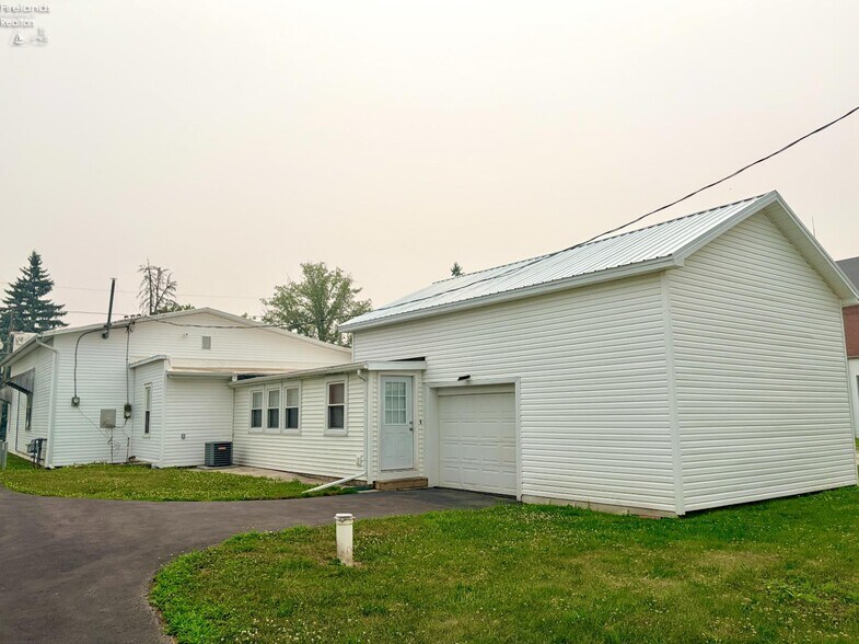 More Photos Of 418 Main st, Risingsun General Retail For Sale