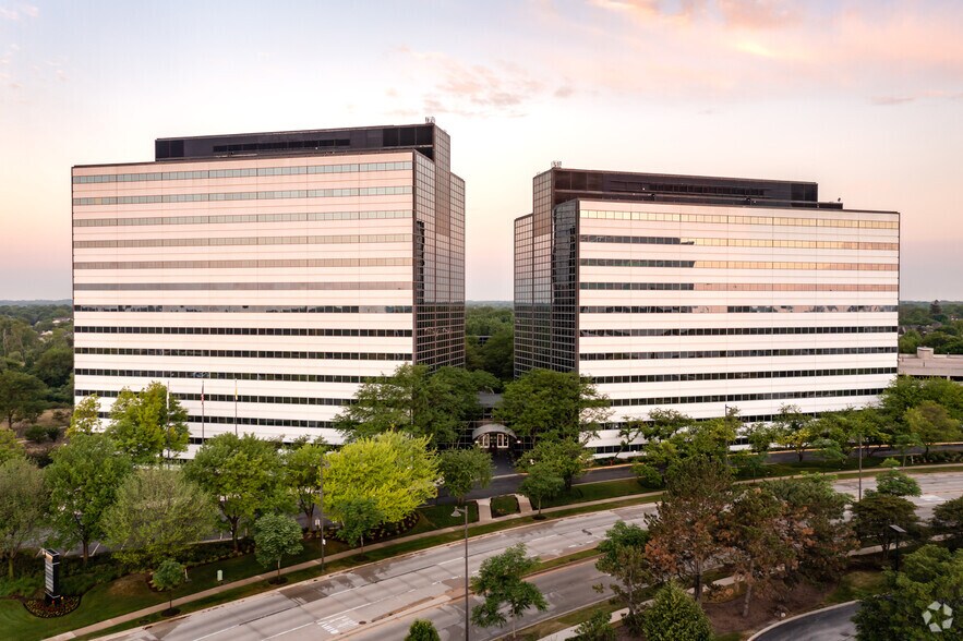 More Photos Of 150 N Martingale Rd, Schaumburg Unknown For Lease