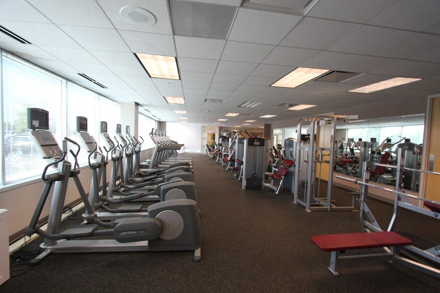 More Photos Of 3000 Lakeside Dr, Bannockburn Office For Lease