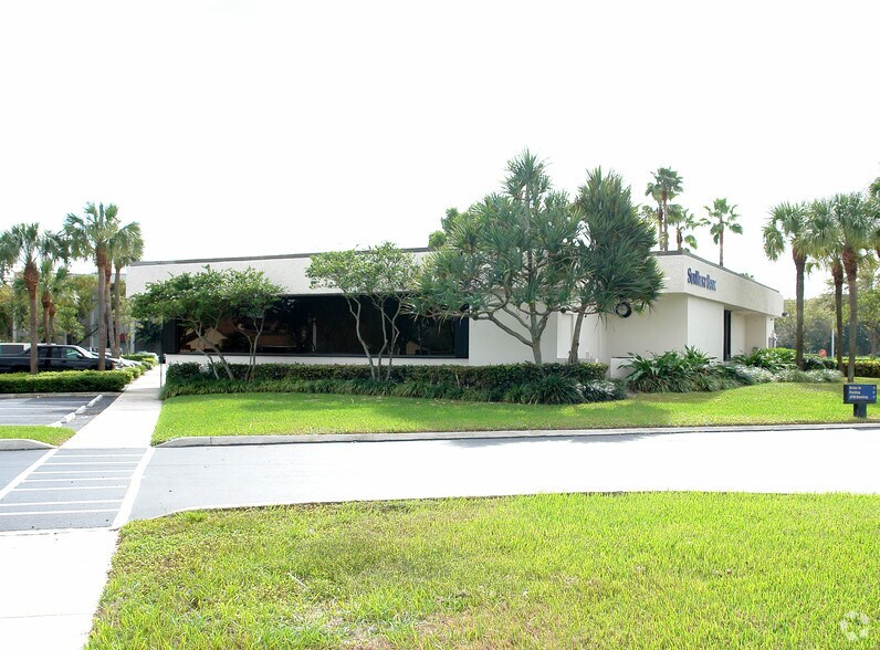 More Photos Of 10000 Taft St, Pembroke Pines Bank For Lease