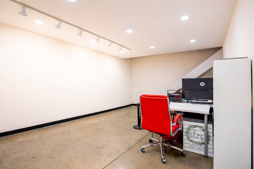 More Photos Of 2807 S Olive St, Los Angeles Warehouse For Sale