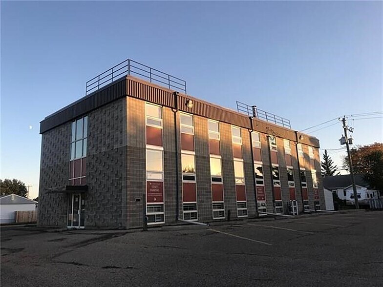 More Photos Of 601 7 St E, Drumheller Office For Sale