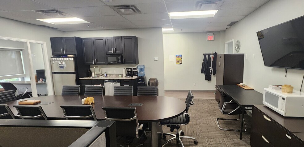 More Photos Of 190 Carleton Dr, St. Albert Warehouse For Lease