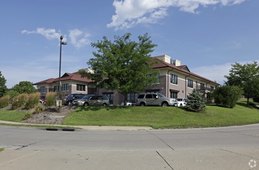 Primary Photo Of 615 Valley View Dr, Moline Medical For Lease