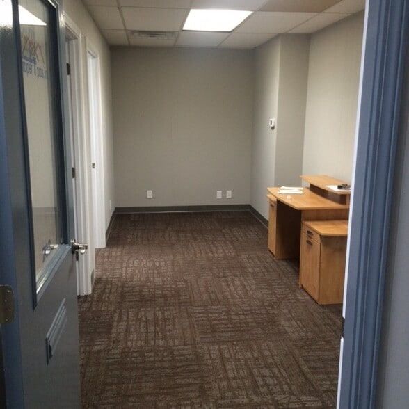 More Photos Of 312-314 Martin Luther King Jr Blvd, Evansville Office For Sale