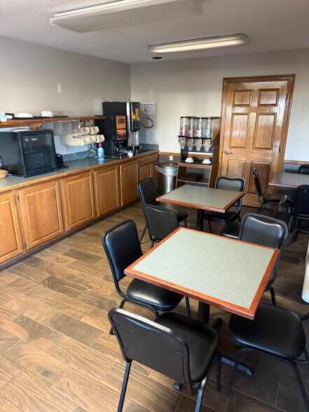 More Photos Of 2426 S Lincoln Ave, York Hotel For Sale