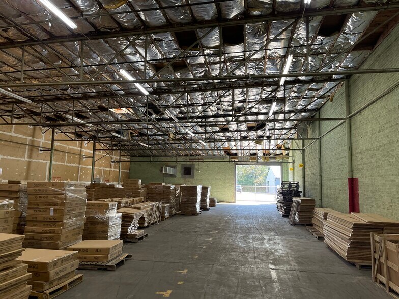 More Photos Of 2613-2625 Lee Ave, Sanford Manufacturing For Sale