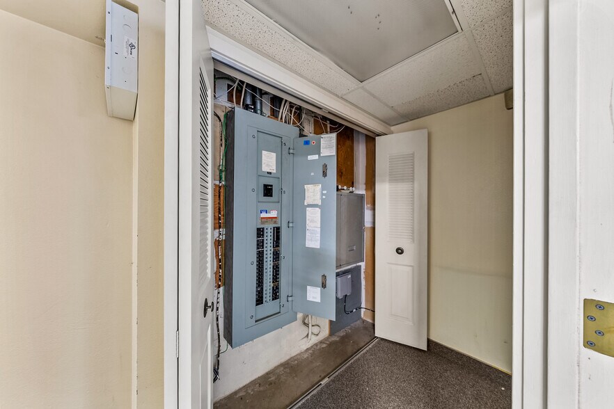 More Photos Of 655 W Umpqua St, Roseburg Radio TVTransmission Facilities For Sale