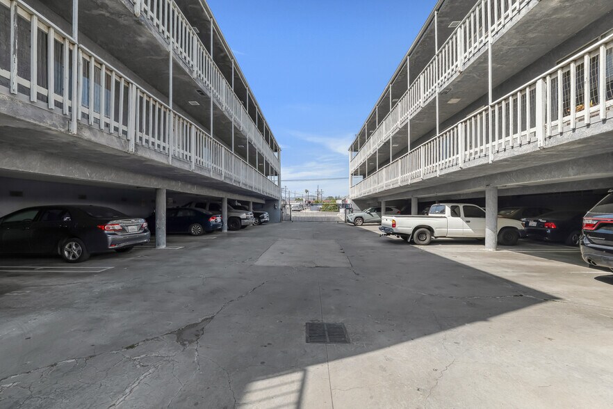 More Photos Of 18356 Napa St, Northridge Apartments For Sale