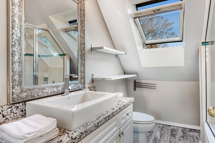 More Photos Of 2814 3rd Av W, Vancouver Hospitality For Sale