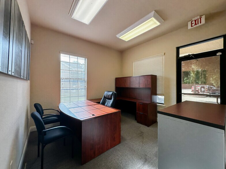 More Photos Of 170 Fitzgerald Rd, Lakeland Office For Lease