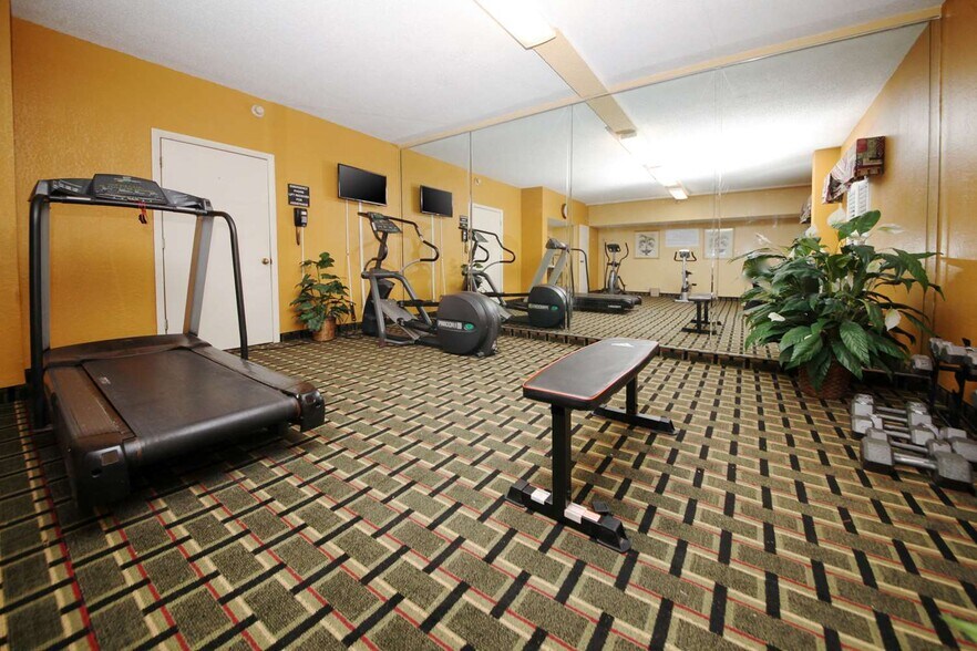 More Photos Of 6135 Youngerman Cir, Jacksonville Hotel For Sale