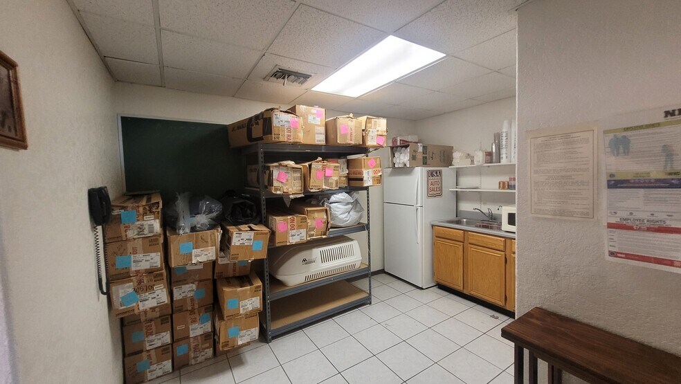 More Photos Of 951 Lake Havasu Ave N, Lake Havasu City Showroom For Lease