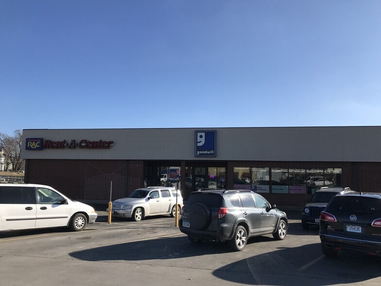 More Photos Of 1220 Main St, Keokuk Freestanding For Sale