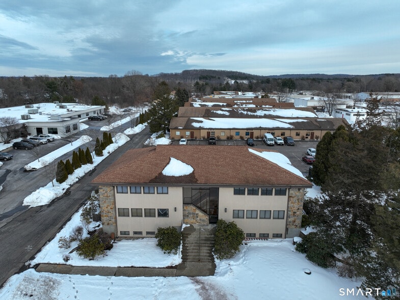 More Photos Of 160 Oak St, Glastonbury Office For Sale
