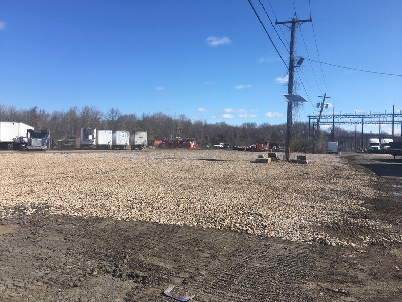 More Photos Of 35 Industrial Dr, Hamilton Land For Lease