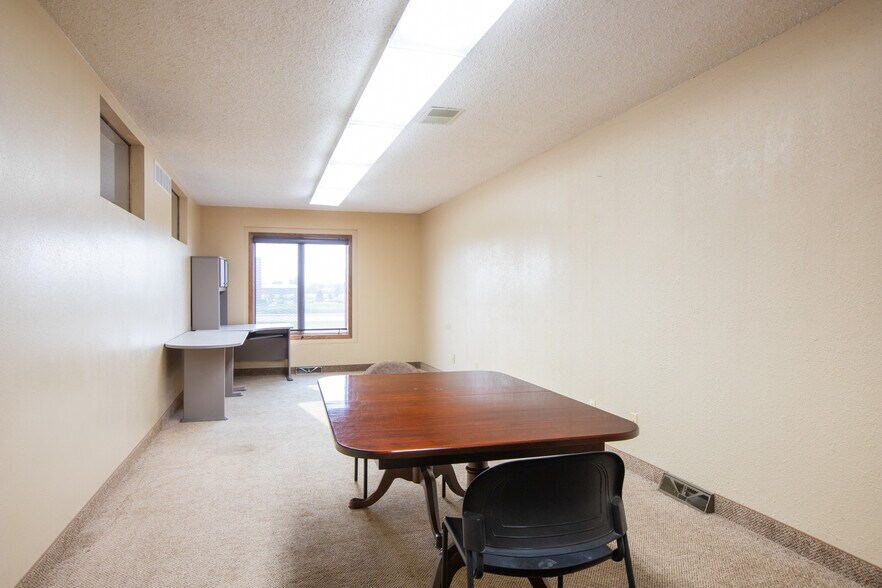 More Photos Of 1411 W Dakota Pkwy, Williston Office For Lease
