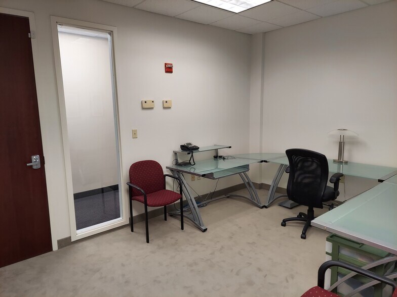 More Photos Of 21351 Gentry Dr, Sterling Office For Lease