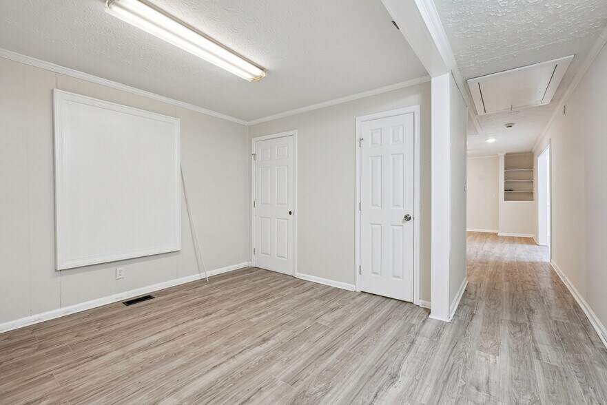 More Photos Of 401 SW Cleveland Ave, Atlanta Office Residential For Sale