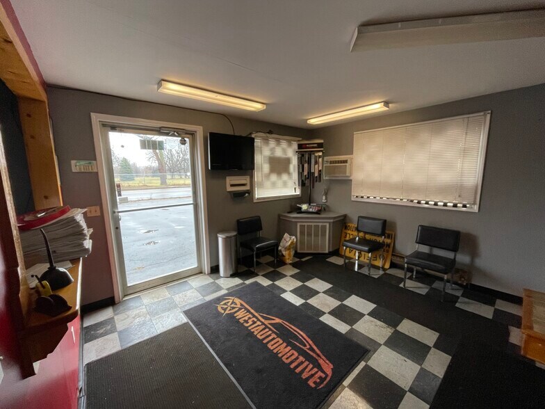 More Photos Of 2510 Seneca St, West Seneca Auto Repair For Lease