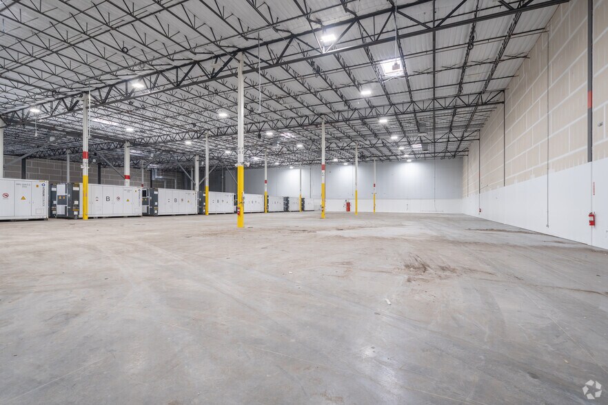 More Photos Of 9851 Fallbrook Pines Dr, Houston Warehouse For Lease