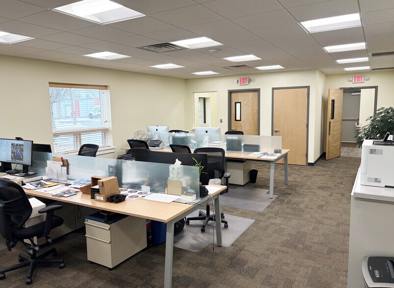 More Photos Of 100 Blackford Ave, Middlesex Manufacturing For Lease