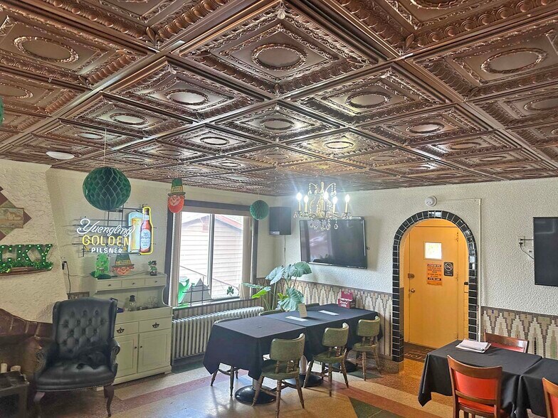 More Photos Of 982 W Center St, Sheppton Bar For Sale