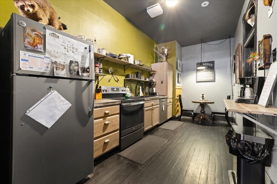 More Photos Of 301 Victor Ave, Victor Hotel For Sale