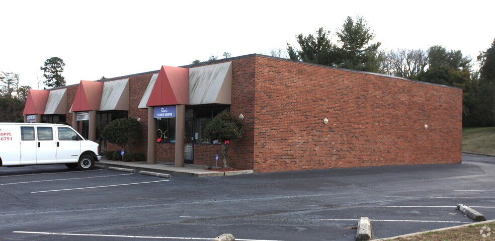 More Photos Of 3748 Reynolda Rd, Winston-Salem Freestanding For Lease