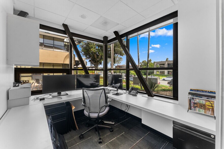 More Photos Of 5080 Shoreham Pl, San Diego Office For Sale