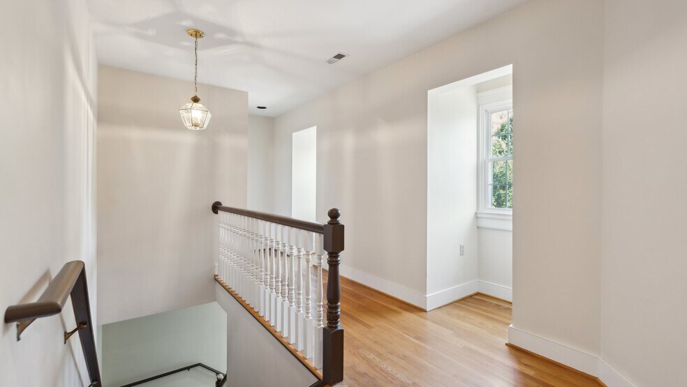 More Photos Of 5309 S Seminole Trl, Madison Storefront For Sale